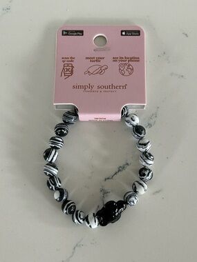 NWT Simply Southern Black & White Beaded Turtle Tracker Bracelet